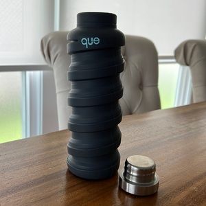 que brand collapsable water bottle - gently used